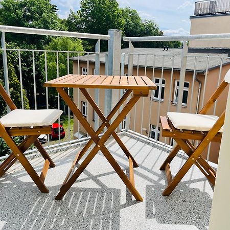 Filmap-Charmant-Modern-Zentral-Balkon-Beamer-Spieletisch 格尔利茨 外观 照片